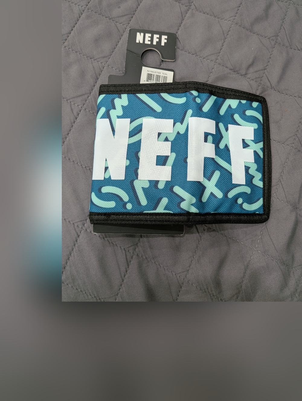 BNWT Neff Blue & Teal Graphic Trifold Wallet